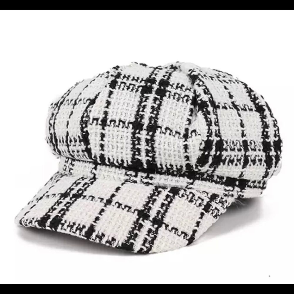 WHITE N BLACK NEWSBOY CAP‎